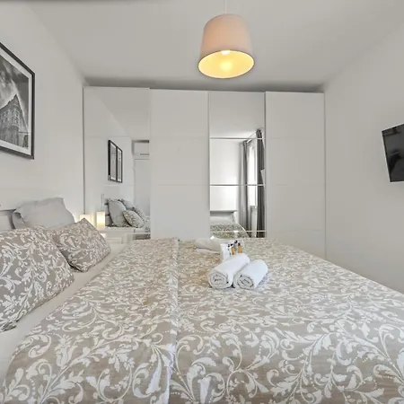 Apartman Ref 2049 - 3 Floor Sea View For Rent Cannes